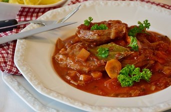 Teleći medaljoni u umaku s njokima